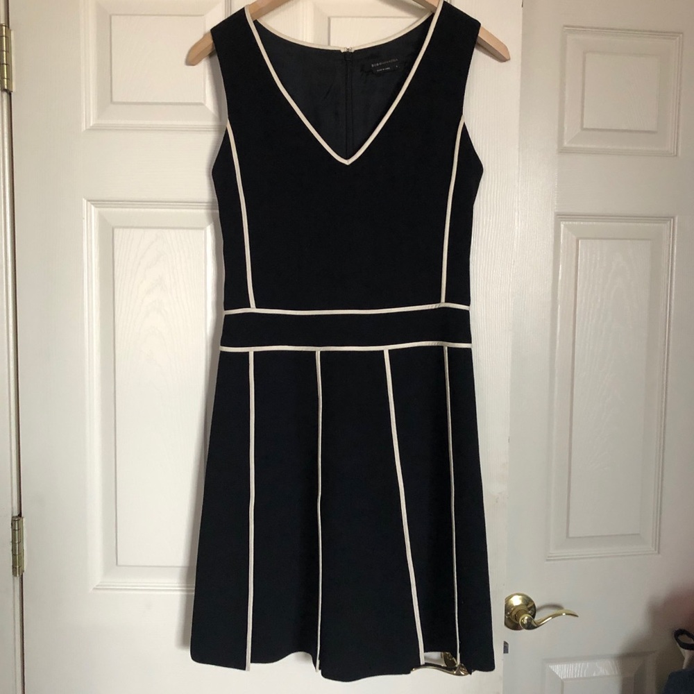 ⬇️ BCBGMaxAzria Black Wool Crepe Skater Dress 4